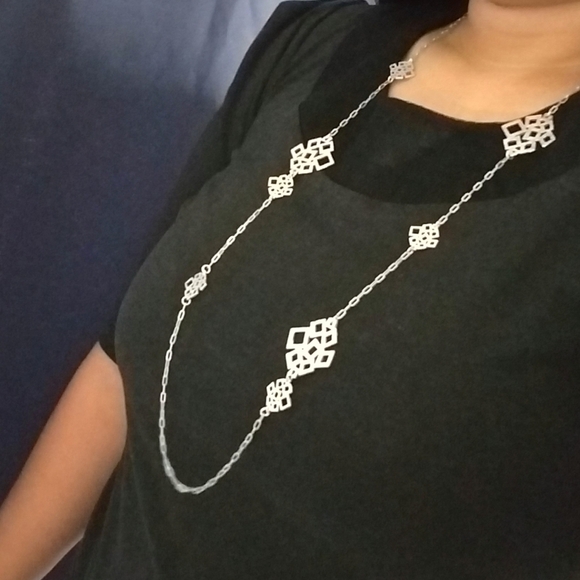 Set Earrings & Long Necklace Silvertone Geometric Costume Jewelry - Picture 11 of 12